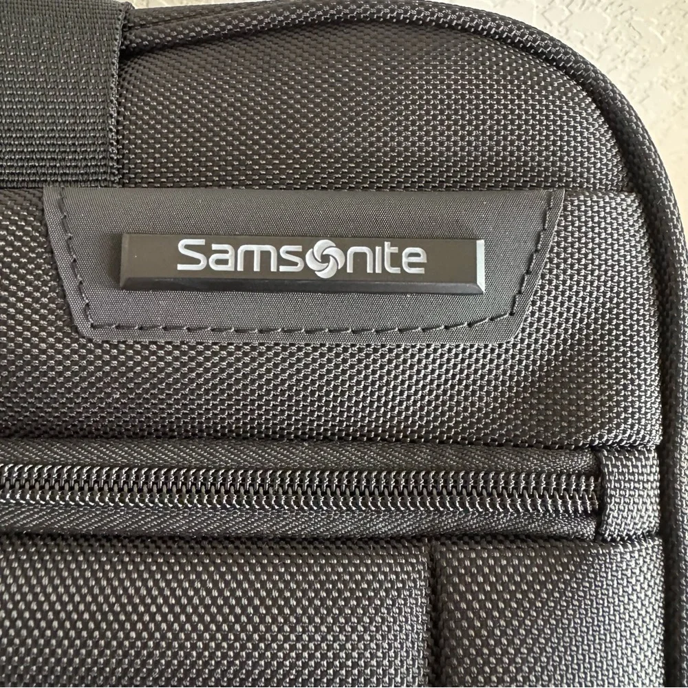Samsonite Laptop Bag l Briefcase Style. P0120
